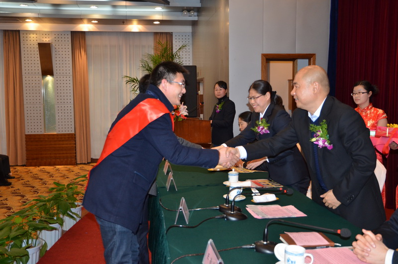 开拓立异　求真务实　再创佳绩—公司盛大召开2014年员工大会-佰福国际药业