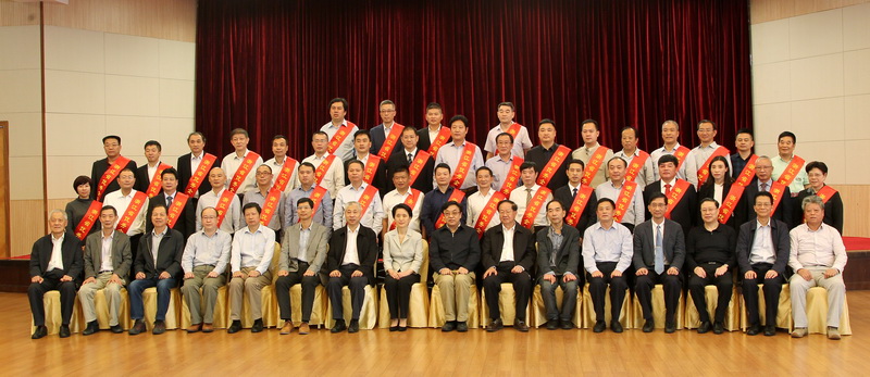 承继使命 勇立潮头——热烈祝贺董事长吕钢荣获“第十五届浙江省优异企业家”称呼-佰福国际药业