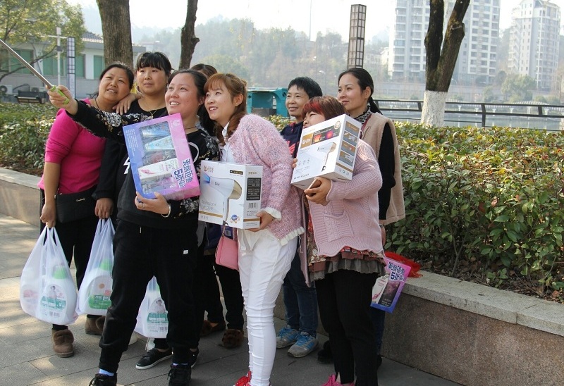 阳春三月丽人行——公司工会组织女职工庆三八爬山活动-佰福国际药业