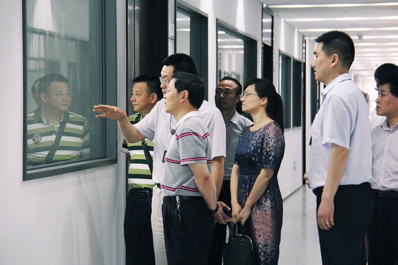 绍兴市总工会党组书记、常务副主席邓港林莅临公司调研-佰福国际药业