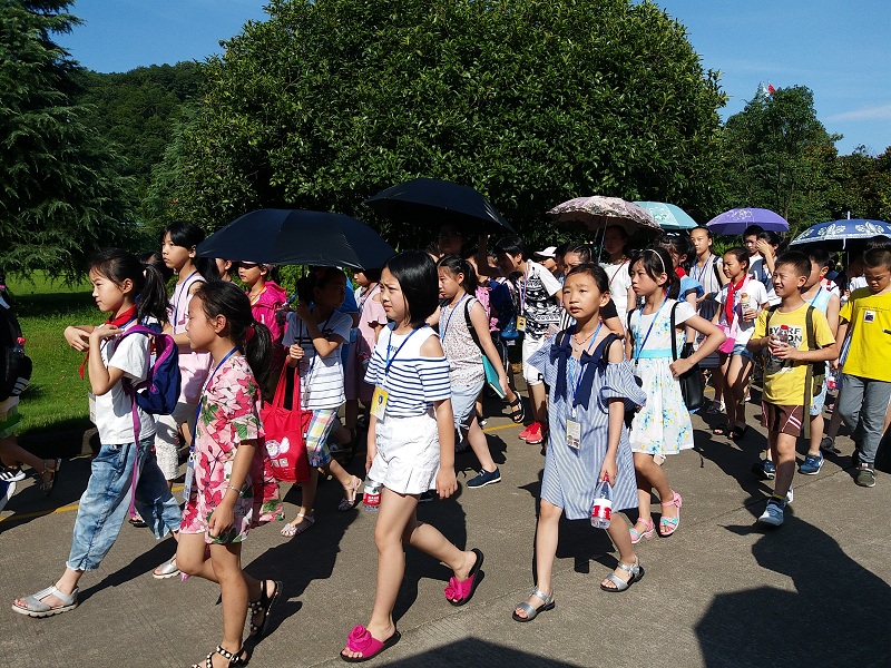 《绍兴晚报》百名优异小记者“回家”旅行采访-佰福国际药业