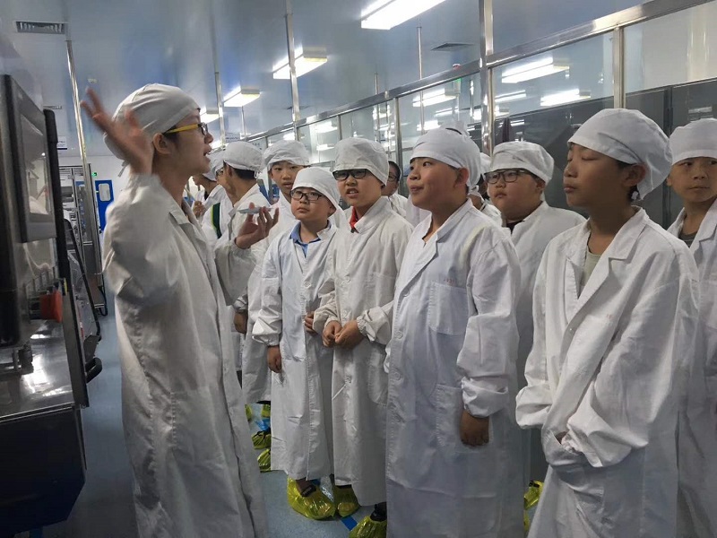 《绍兴晚报》小记者走进佰福国际深度体验公司新文化-佰福国际药业